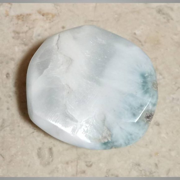 LARIMAR tumbled stone rock crystal    CHAKRA : inner peace : harmony : joy 01 - Picture 5 of 7
